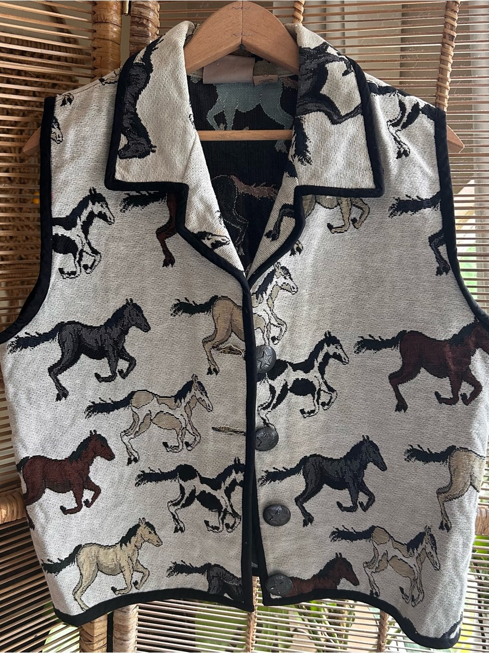 Sleeveless Horse-Print Vest in Gray with Black Trim